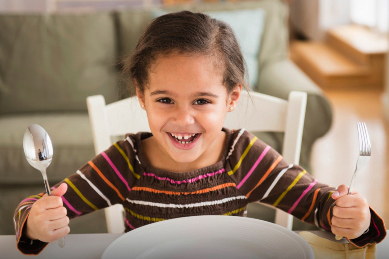  ¿Cuándo debería empezar a usar cubiertos?